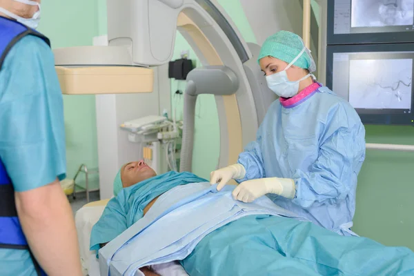 Doctor preparing for surgery on patient — Stock Photo, Image
