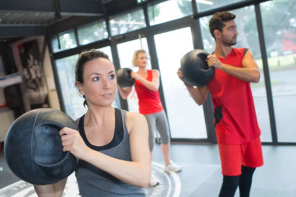 A aula de ginástica e exercício — Fotografia de Stock