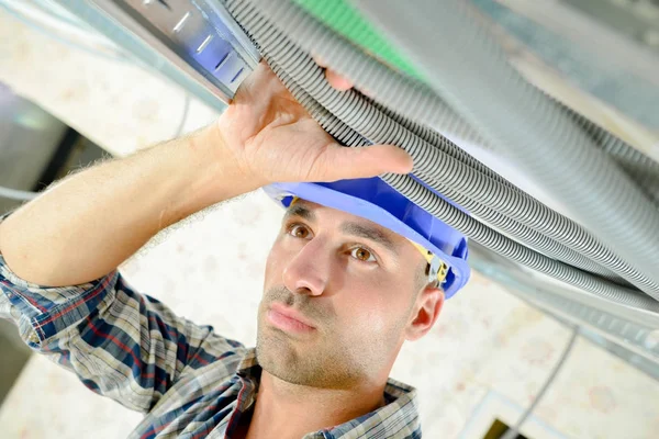 Serious electrician and man — Stock Photo, Image