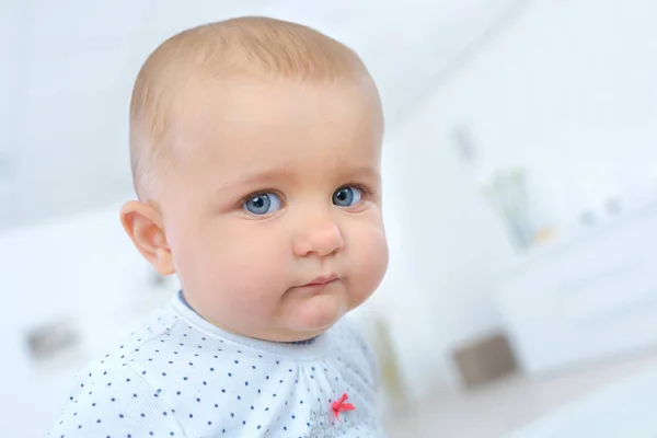 Retrato bonito do bebê e bebê — Fotografia de Stock