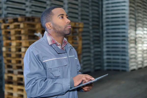 Sistema de inventario moderno y el trabajo — Foto de Stock