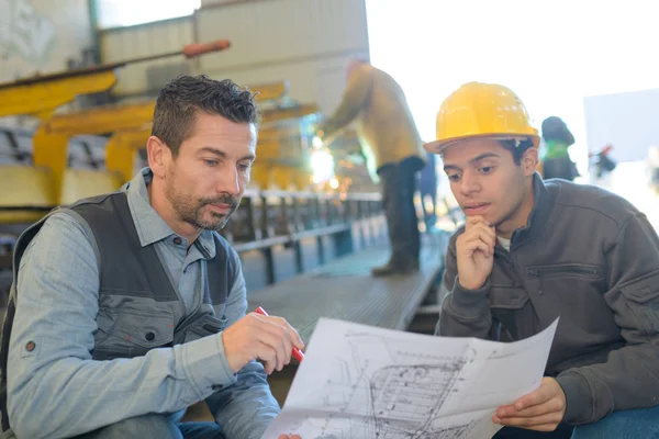 Ingenjören ordning ramar från konstruktion fabrik leverantör — Stockfoto