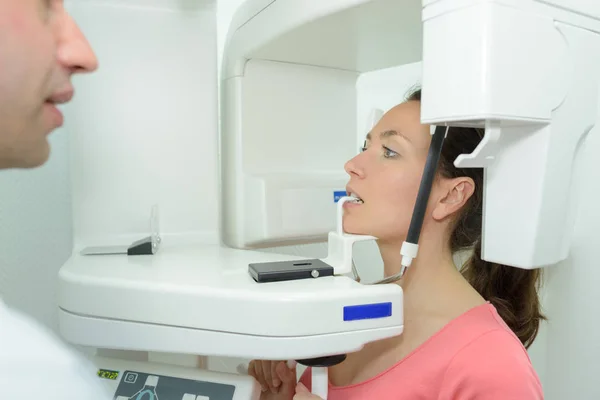 Scansione dentistica dei denti dei pazienti — Foto Stock