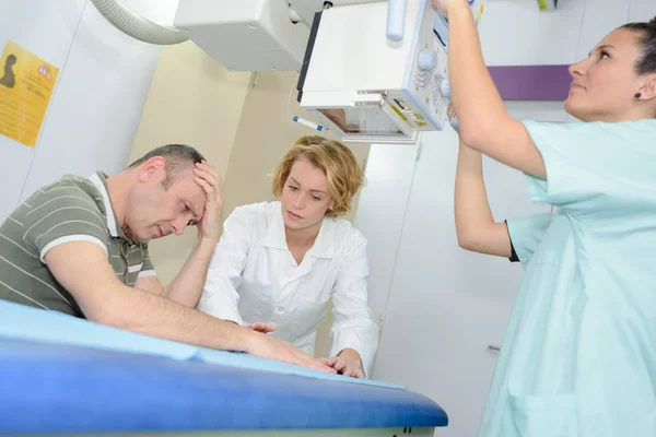 Panorama della disperazione chirurgo colpevole di errore medico — Foto Stock