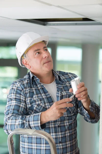 Putting the lighting on the corner — Stock Photo, Image