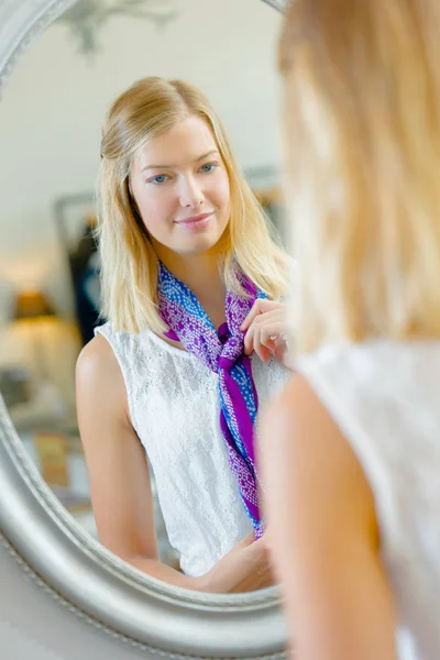 Girl testing a scarf — Stock Photo, Image