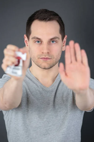 Broken cigarettes and man — Stock Photo, Image