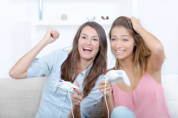 비디오 게임 하는 여자 — 스톡 사진