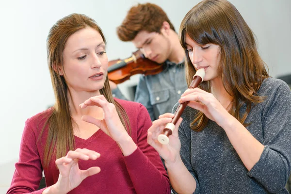Learning ot play the recorder — Stock Photo, Image