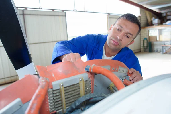 Lavorazione meccanica su aeromobili — Foto Stock