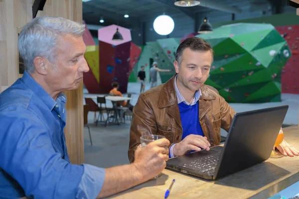 Unternehmertreffen für einen Geschäftsvorschlag — Stockfoto