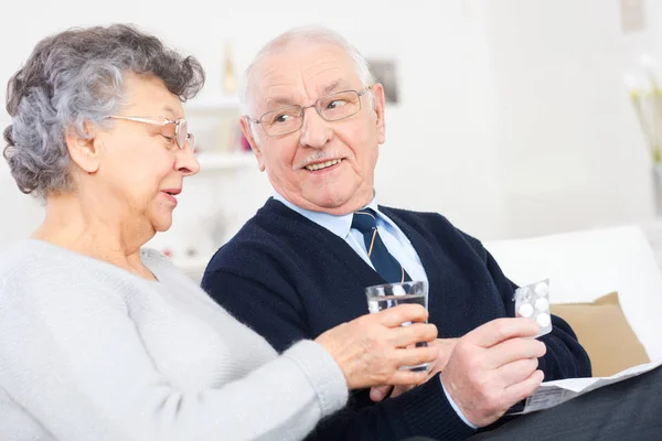 Pillola medicina malattia diagnosi di salute sintomi concetto — Foto Stock