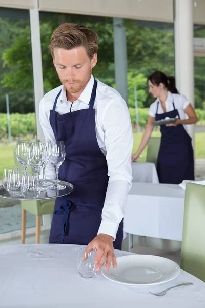 Kellnertischdecken und -decken — Stockfoto