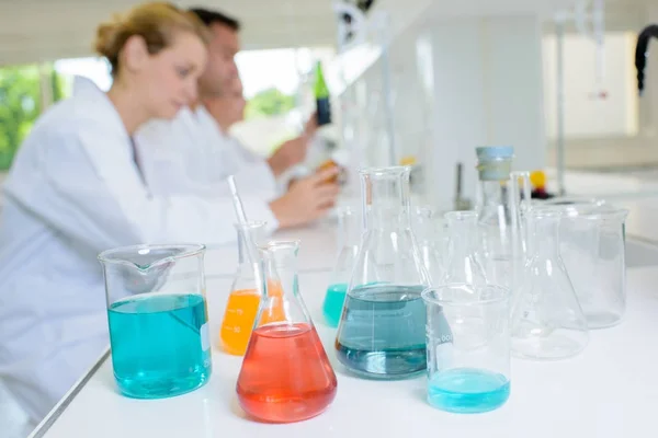 Muestras químicas en el laboratorio — Foto de Stock