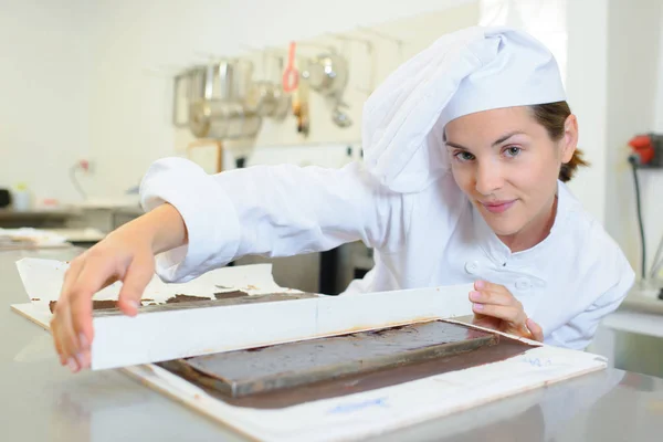 Making cake partitions and chef — Stock Photo, Image