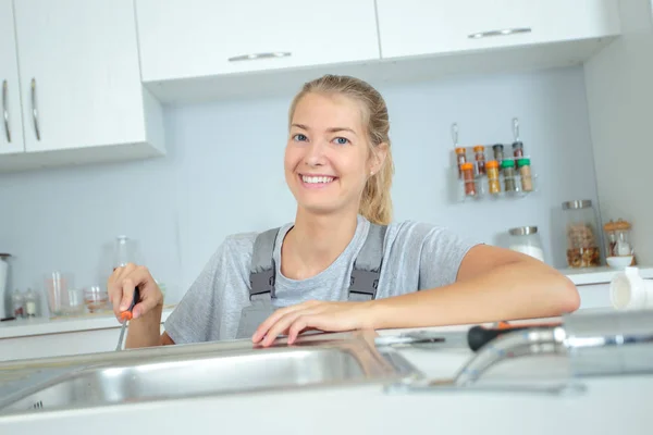 Equality in plumbing industry — Stock Photo, Image