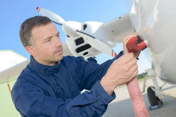 Kraftstoff für das Flugzeug — Stockfoto