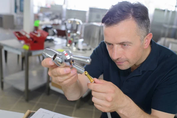 Concepto electricista y hombre — Foto de Stock