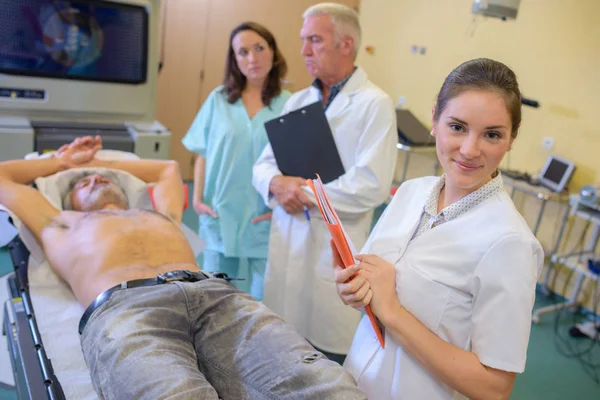 Porträt einer Krankenschwester in der Radiologie — Stockfoto