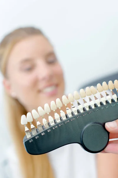 Mujer y conjunto de dientes — Foto de Stock
