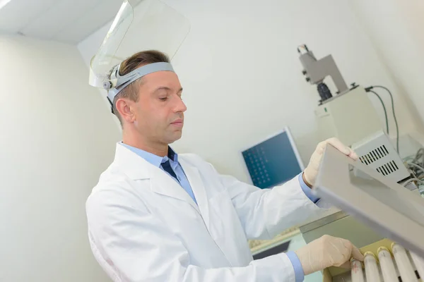 Inspecting the samples and medical — Stock Photo, Image