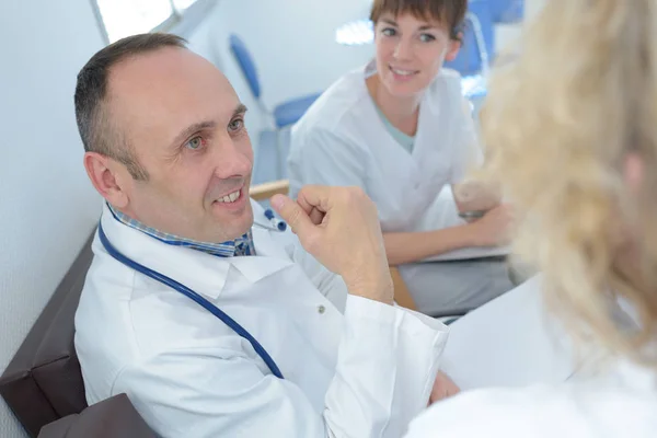 Medical doctors having a coffee break — Stock Photo, Image