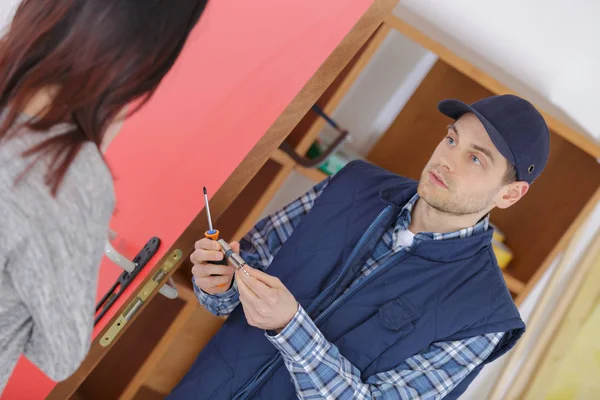 La sugerencia y el trabajo del manitas — Foto de Stock