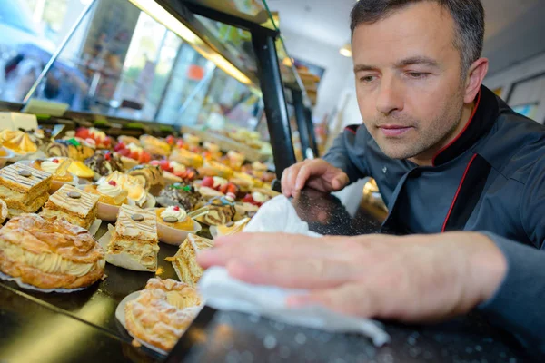 Proud pastry chef in his confectionnery — Stock Photo, Image