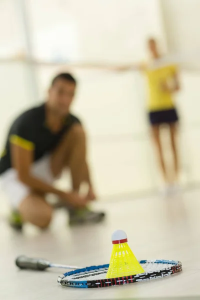 Primer plano de transbordadores raqueta de bádminton — Foto de Stock