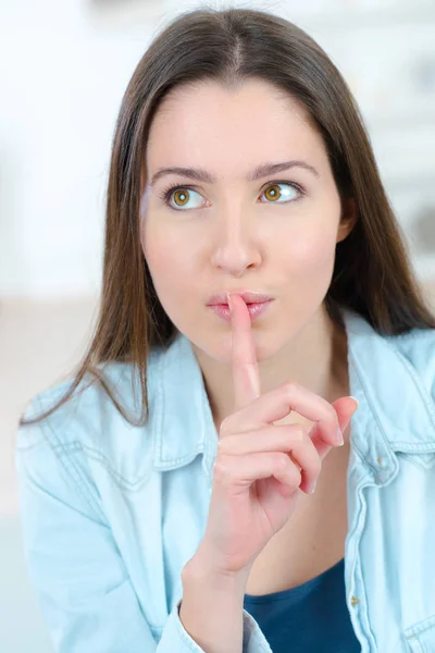 Woman saying to be quiet — Stock Photo, Image