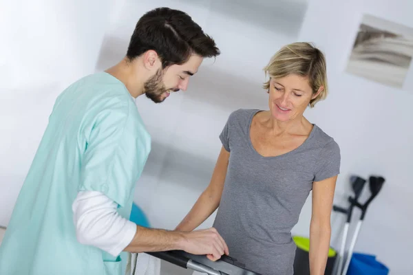 Rehabilitation für Frauen und Pyshio — Stockfoto