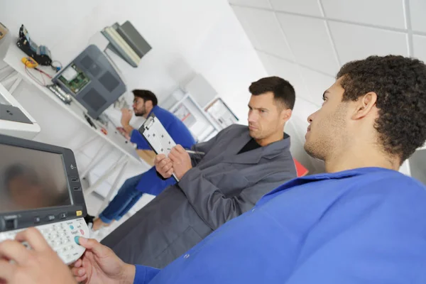 Young students learning how to fix the office printer — Stock Photo, Image