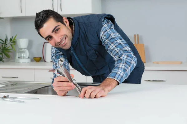 Technician servicing at home — Stock Photo, Image