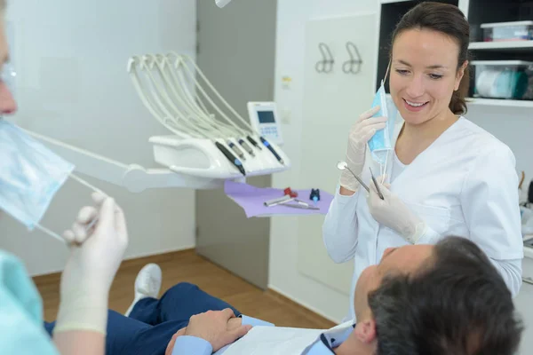 Female dentist with patient in clinic — Stock Photo, Image