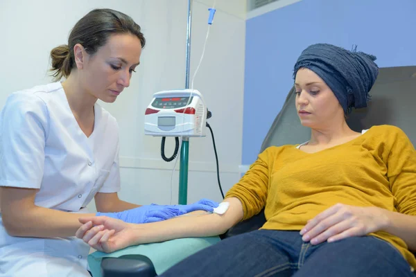 Young female patient with cancer having blood transfusion — Stock Photo, Image