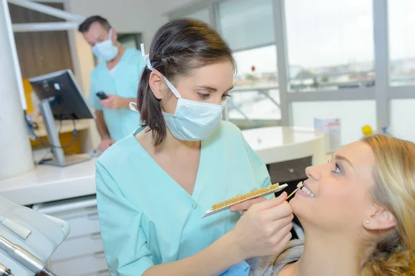 Fitting a denture and profession — Stock Photo, Image