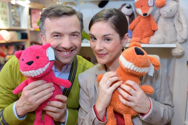 Parents-to-be shopping choosing plush for their kid — Stock Photo, Image