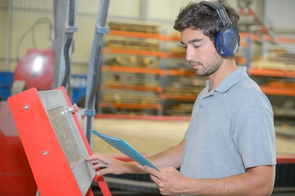 Operador de la máquina y hombre — Foto de Stock