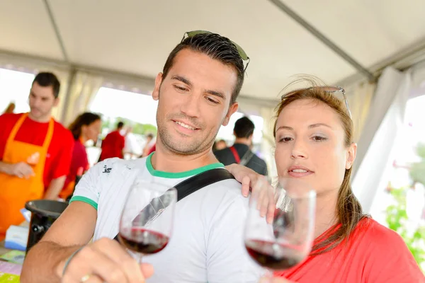 Couple at a wine festival — Stock Photo, Image