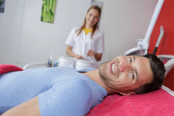 Portrait of man on beauticians bed — Stock Photo, Image