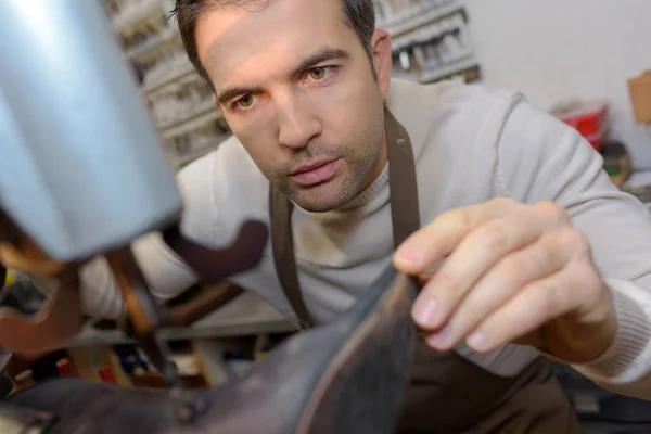 Man fixing black shoe — Stock Photo, Image