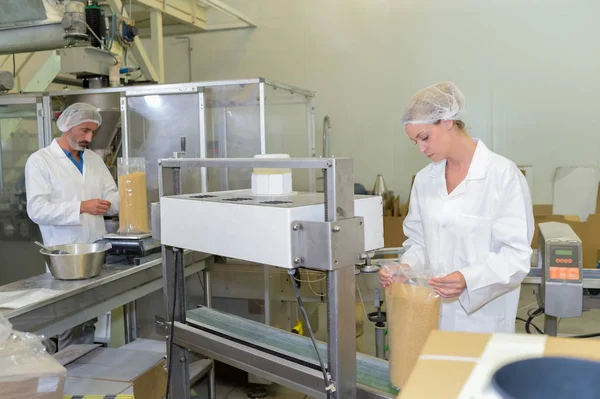 Man and woman working in factory — Stock Photo, Image