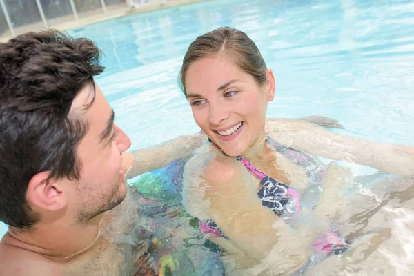 Diversão na piscina — Fotografia de Stock