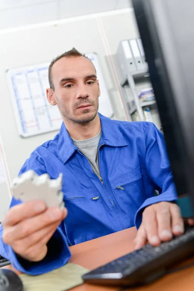 Input on the computer — Stock Photo, Image