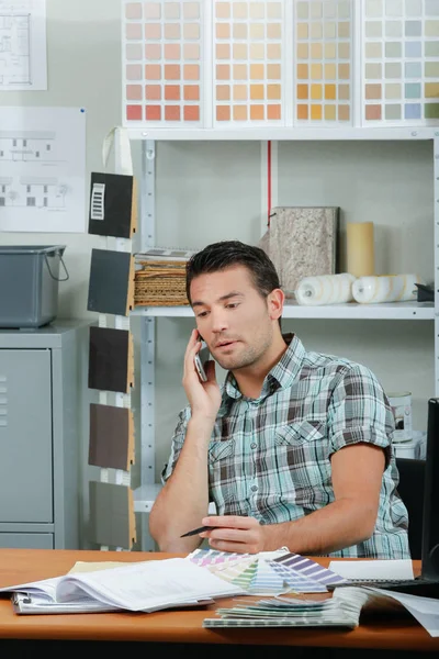 Color board and man — Stock Photo, Image