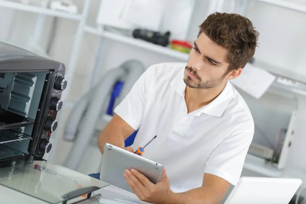 Attractive repairman concentrated at work — Stock Photo, Image