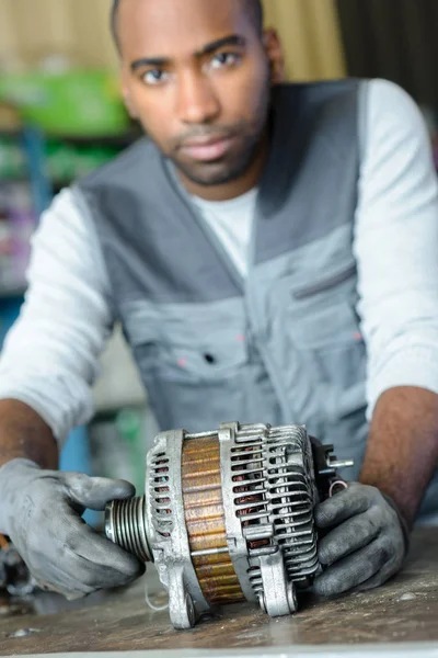 Mechanic holding engine component — Stock Photo, Image