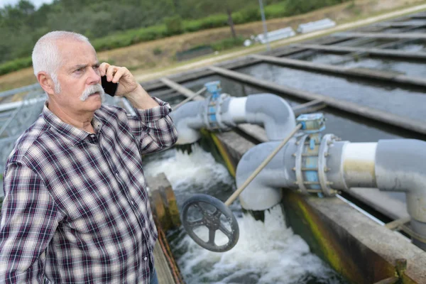 Het irrigatiesysteem en bel — Stockfoto