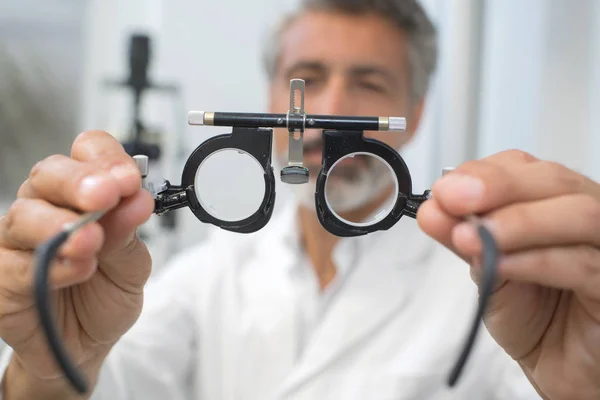 Optiker mit Brille und Arzt — Stockfoto
