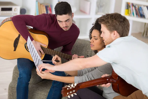 La banda joven y la banda — Foto de Stock